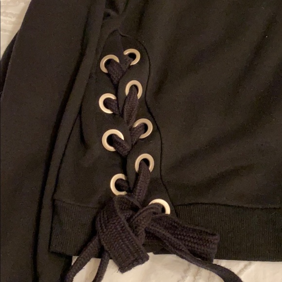 Sweater 🖤🖤 - Picture 2 of 3